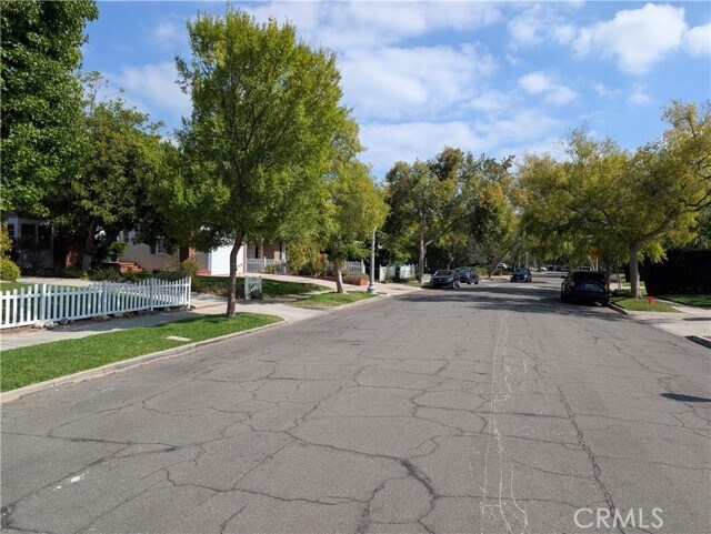 Building Photo - 582 N Sunnyslope Ave