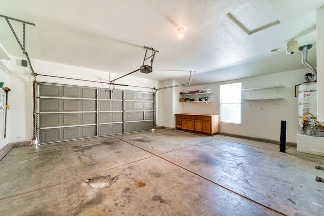 Building Photo - Stunning 4-Bedroom Home with Spacious Yard