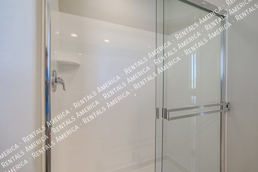 Building Photo - 5625 N 87th Dr