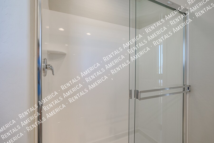 Building Photo - 5625 N 87th Dr