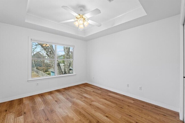 Building Photo - 5512 William Holland Ave