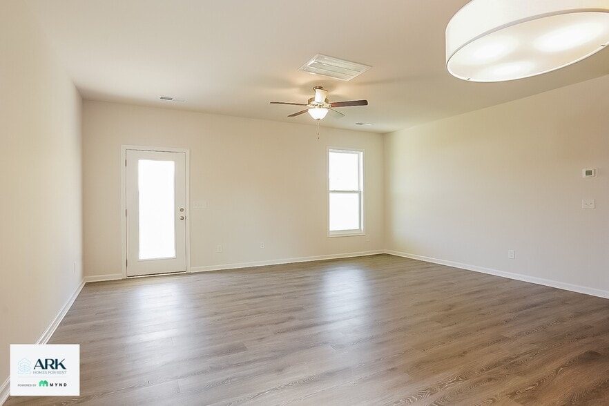 Building Photo - 711 Courtland Dr