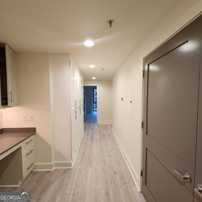 Building Photo - 1100 Howell Mill Rd NW