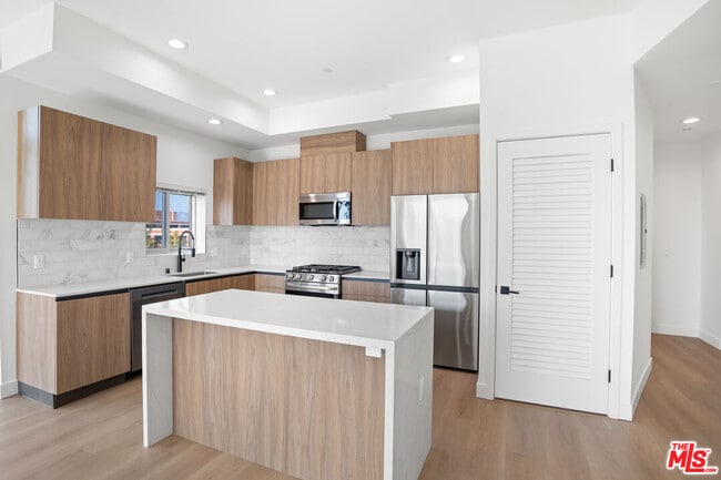 Primary Photo - 164 Chestnut St