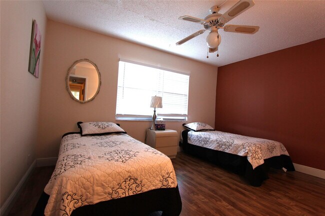 Building Photo - 3201 Portofino Point