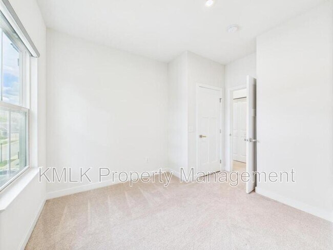 Building Photo - 844 Buckeye Dr