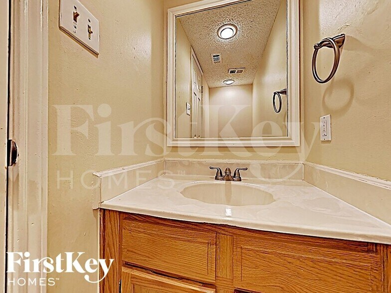 Building Photo - 6816 Dalmation Cir