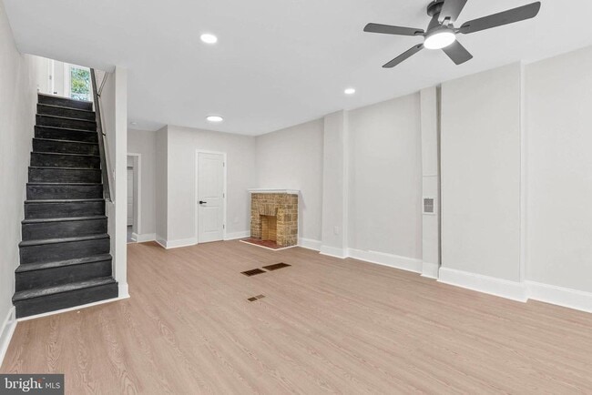 Building Photo - 35 E Collom St