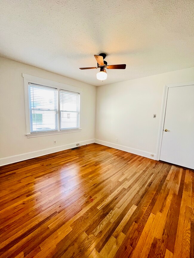 Building Photo - 2619 Crockett Dr