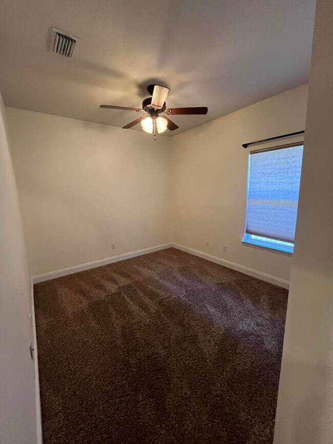 Building Photo - 808 Pine Alley St