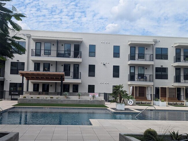 Building Photo - 1701 Simond Ave