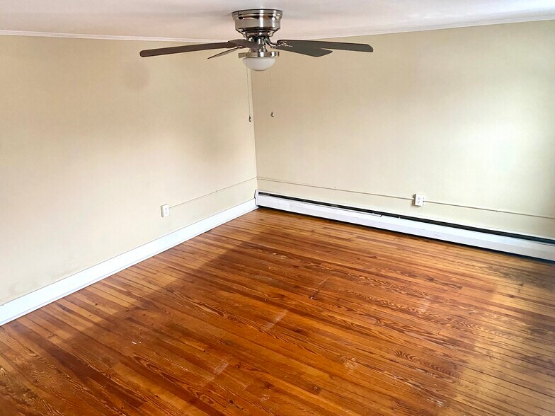 Building Photo - 19 Center St