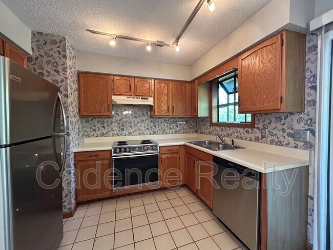 Building Photo - 4194 Spirea Dr