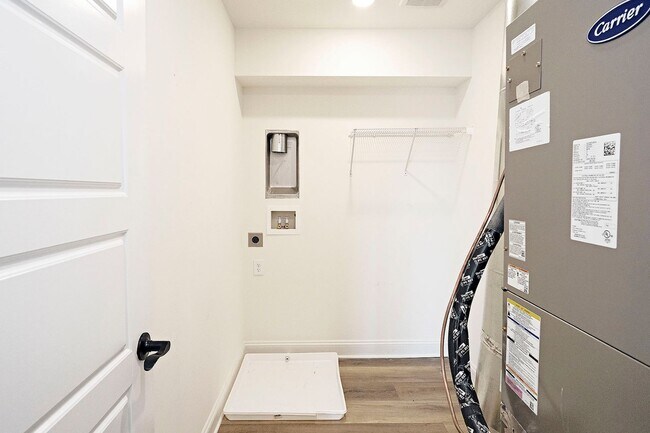 Building Photo - Pet-Friendly Studio Apartment in Desirable Old Trail