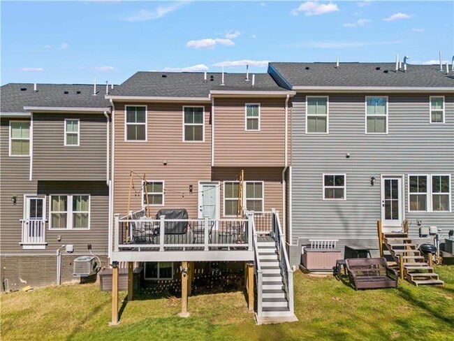 Building Photo - 484 Greenwood Dr