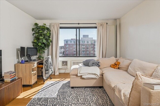 Building Photo - 25 Lake St