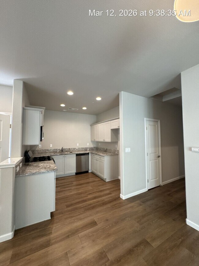 Building Photo - 4320