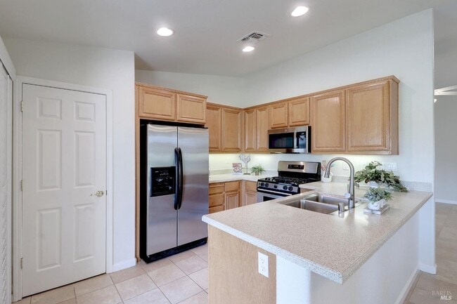 Building Photo - 359 Glenn Lakes Dr