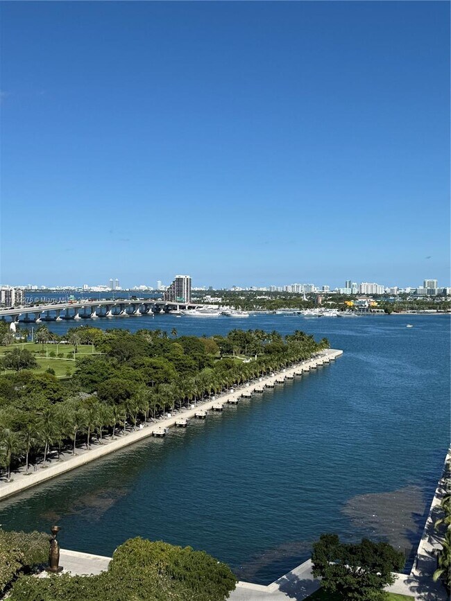 Building Photo - 888 Biscayne Blvd