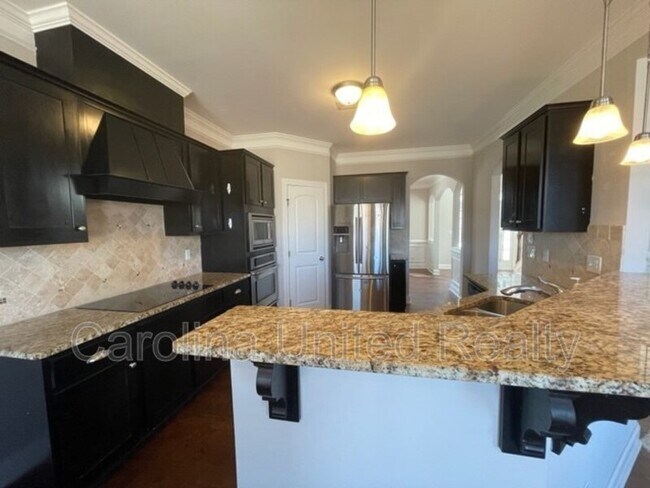 Building Photo - 344 Brentford Ave