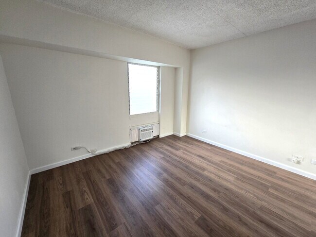 Building Photo - Spacious 2br/1.5ba/2pkg Condo in Waikiki