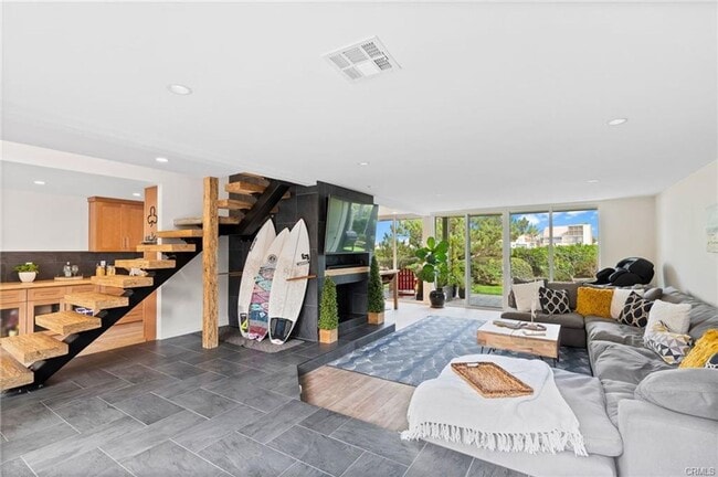 Building Photo - Stunning Huntington Harbour Townhome