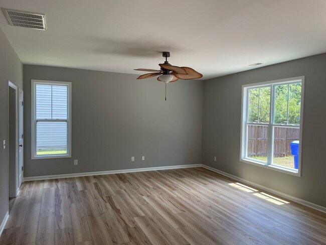 Building Photo - 3 Bedroom 2.5 Bathroom in Grayson Park, Leland NC