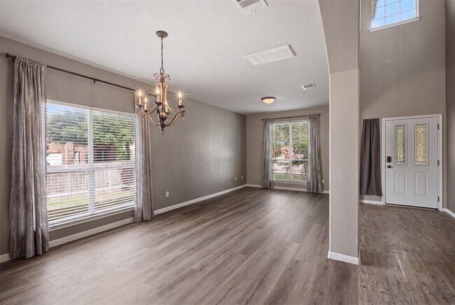 Building Photo - 2302 Brookhollow Terrace
