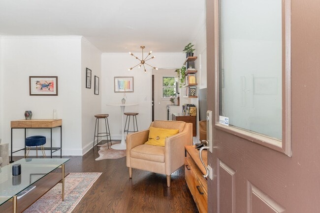 Building Photo - Charming Condo in Walkable Hillsboro Village