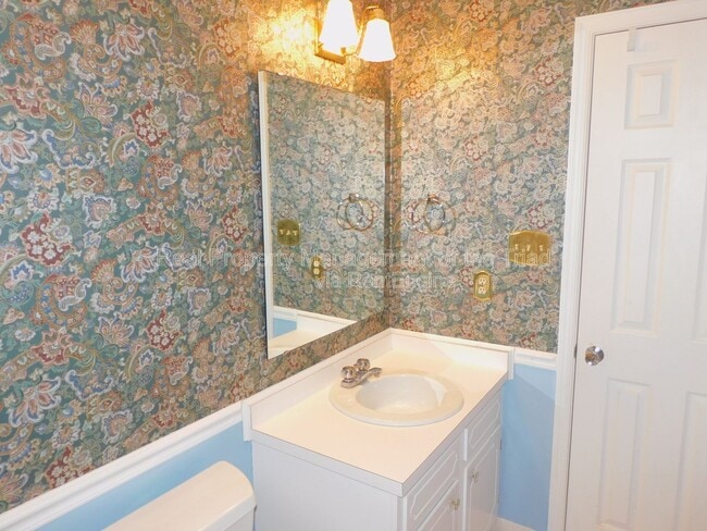 Building Photo - 2418 Cottage Pl