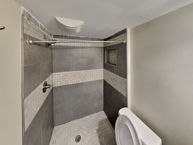 Building Photo - Lantern Square Apartments-B5