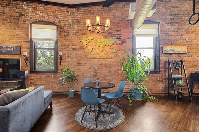 Building Photo - 2220 S Harwood St