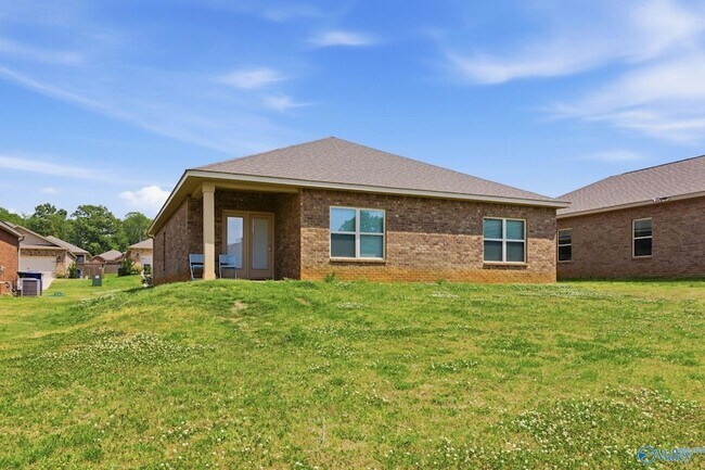 Building Photo - 102 Derbyshire Dr