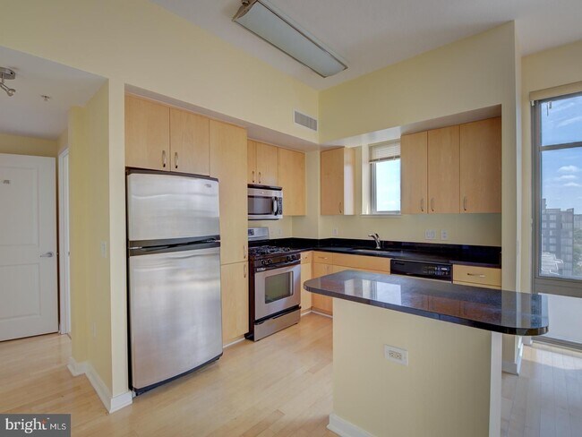 Building Photo - 475 K St NW