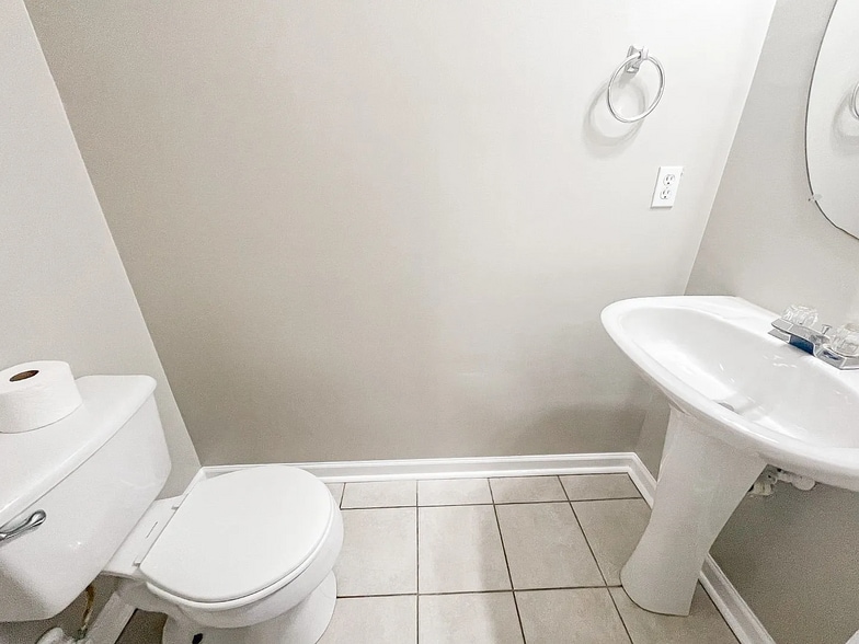 Building Photo - 5357 Paramount View Way