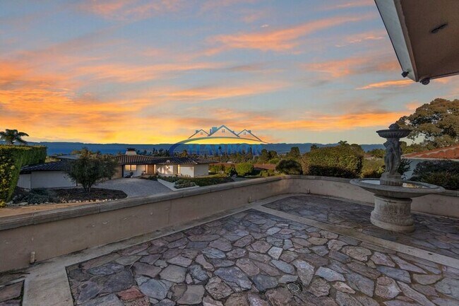 Building Photo - 1504 Vía Margarita