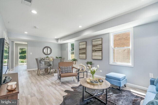 Building Photo - 4725 B St SE