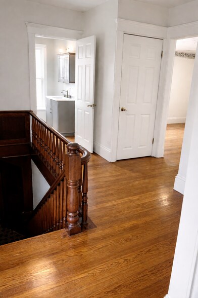 Building Photo - 152 Main St