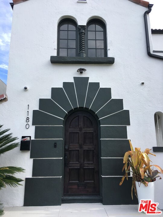 Building Photo - 1180 S Tremaine Ave