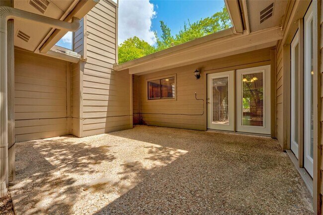 Building Photo - 8506 Mesa Dr