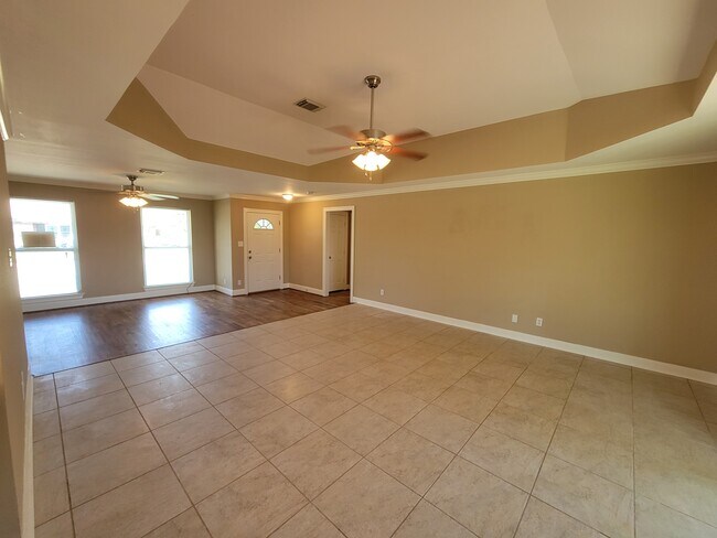 Building Photo - 5427 Heathercrest St