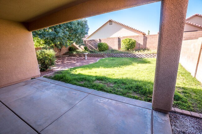 Building Photo - Charming 4 Bedroom, 3 Bath Home, with 2 Ca...