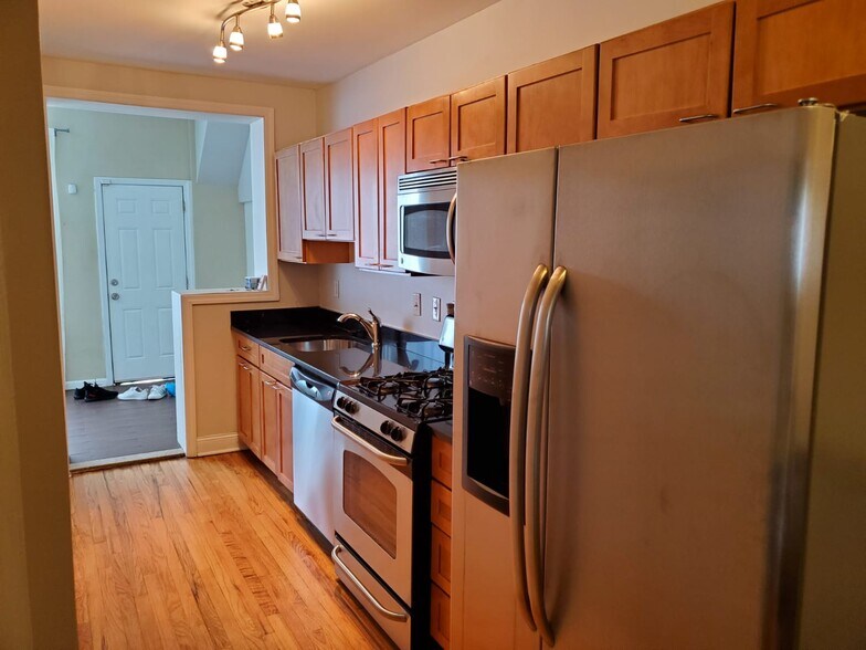 Kitchen - 1653 Trinidad Ave NE
