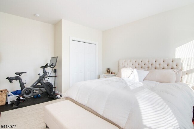 Building Photo - 660 Bloomfield Ave