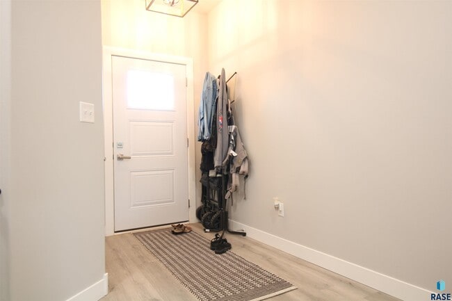 Building Photo - 4417 E Leubecher Pl