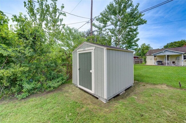 Building Photo - 10111 Fonville Dr
