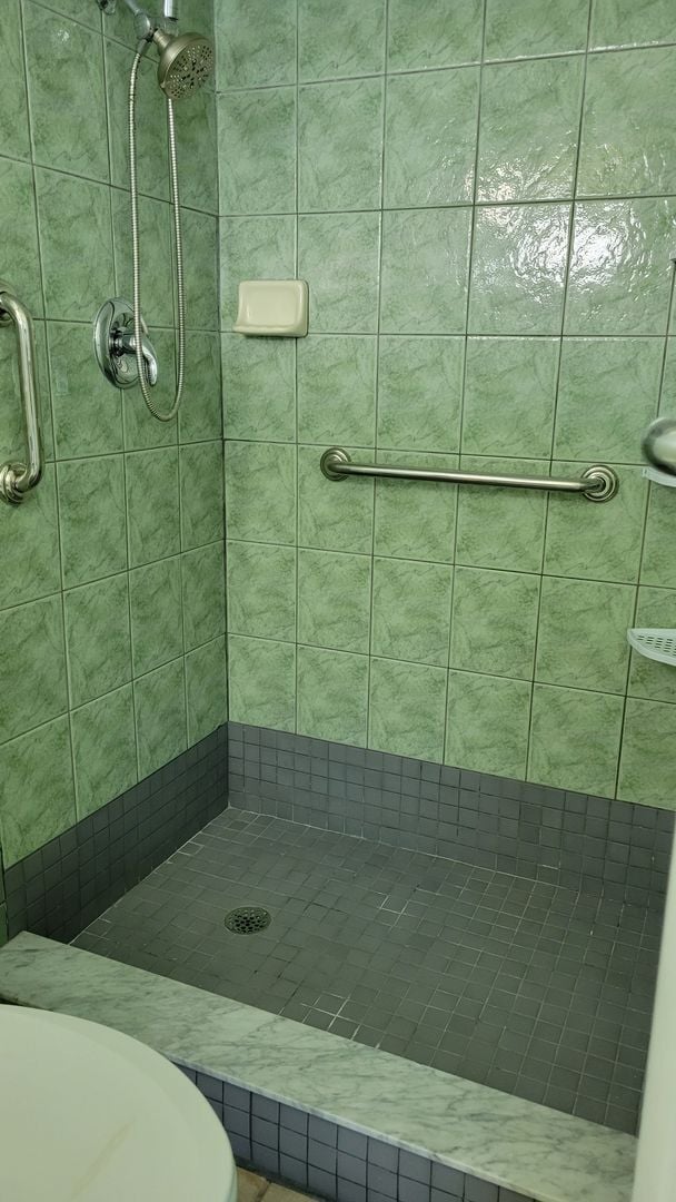 Building Photo - BACK ON THE MARKET-Annual UNfurnished top ...