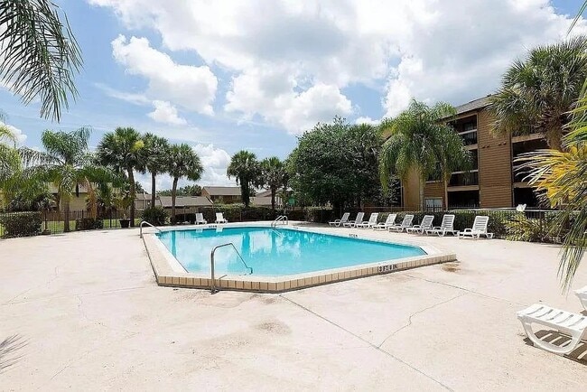 Building Photo - 2030 Cascades Blvd