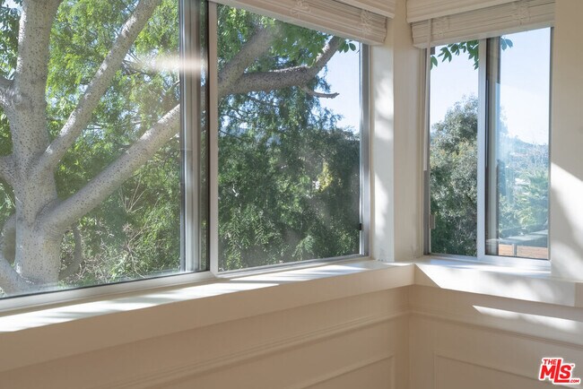 Building Photo - 2401 Meadow Valley Terrace