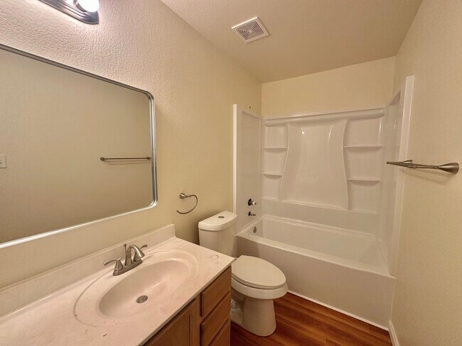 Building Photo - 3 BED 2.5 BATH WITH FRESH PAINT AND NEW AP...